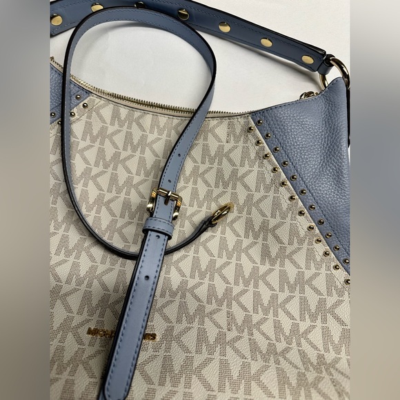 Michael Kors Blue and Cream Women's Bag - Picture 13 of 15